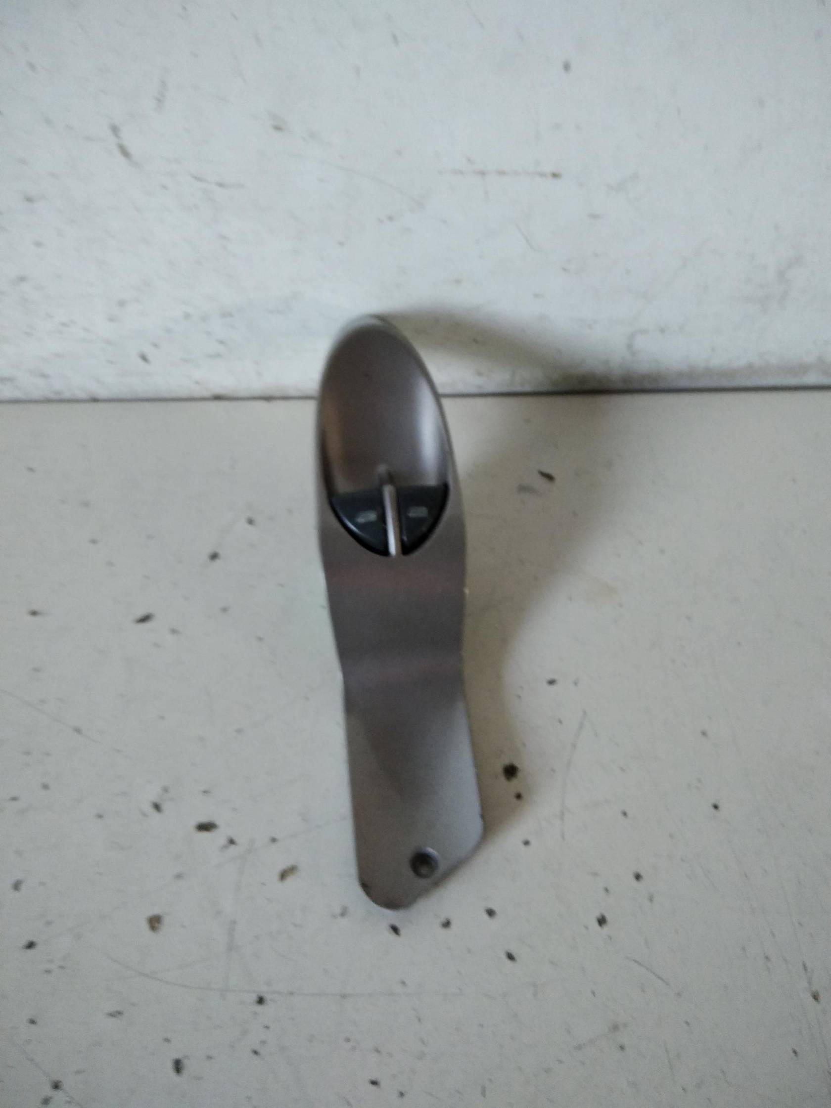 Interruttore alzacristalli porta ant. sx.